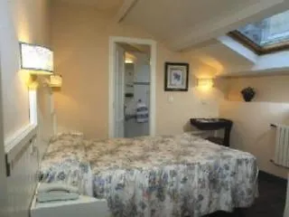 Miramar Lodge *